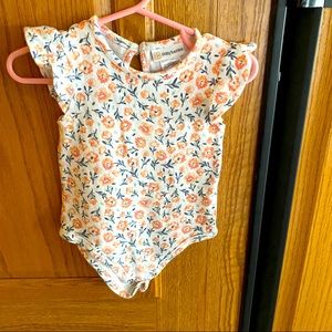 🐣Girls onesie 🐣
